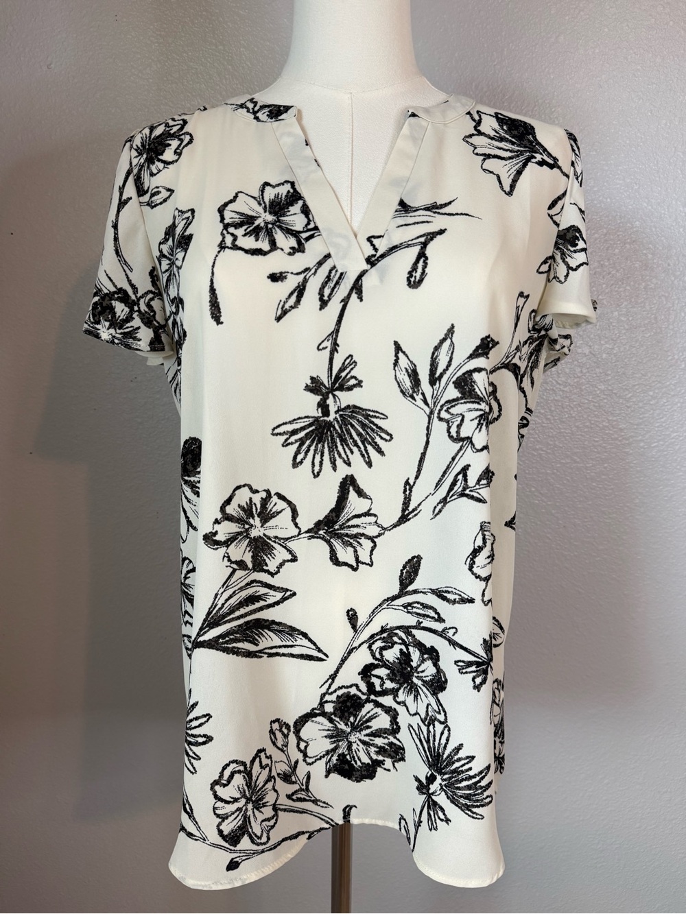 Maurices Black White Floral Split Neck Blouse Small